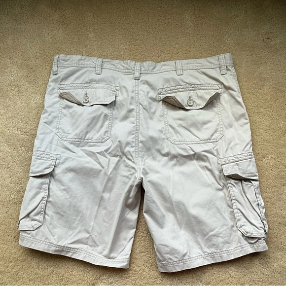 St. John’s Bay Men's Light Khaki Cargo Shorts - Size 44 - VGUC - 100% Cotton - Picture 2 of 8